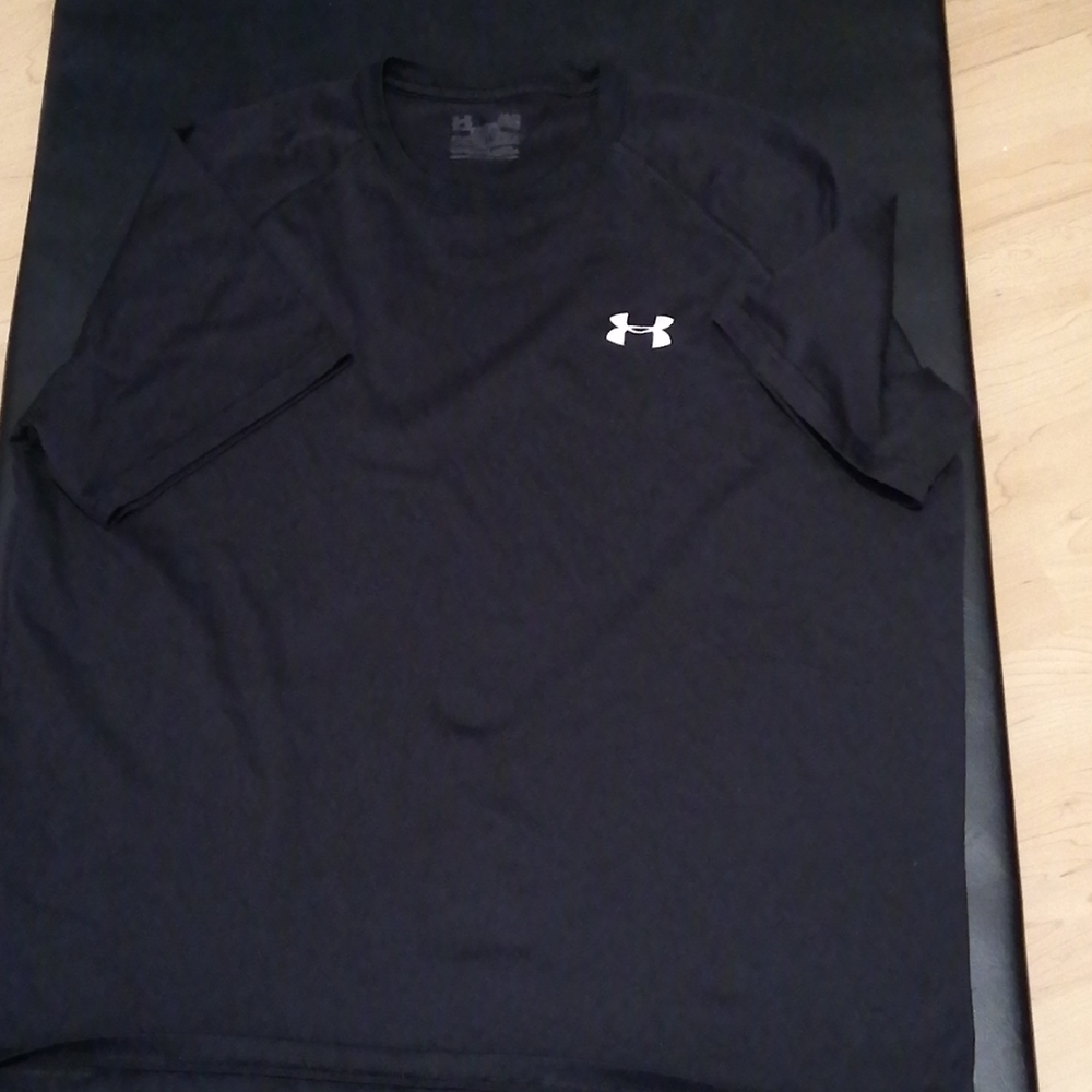 UNDER Armour shirts